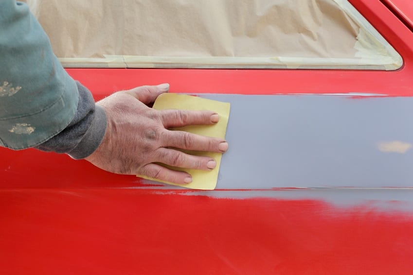 Comment enlever de la peinture sur la carrosserie de voiture ?