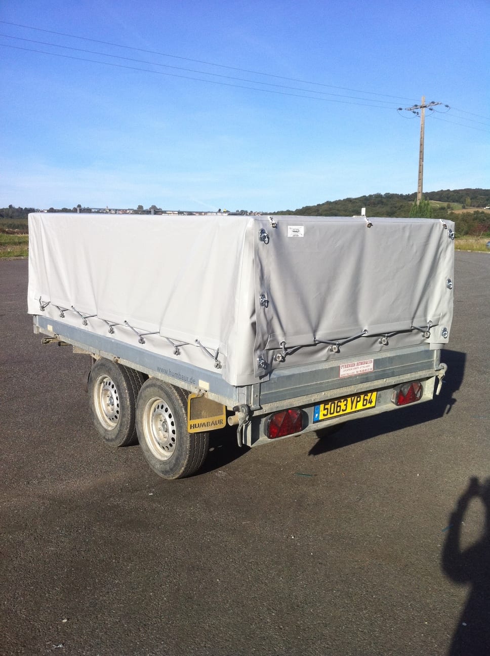 Bâche de remorque sur mesure : quel l’intérêt de l’acquérir ?