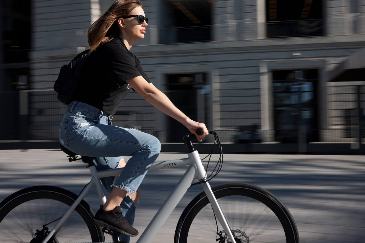 Quel vélo électrique pour femme chez Intersport choisir ?